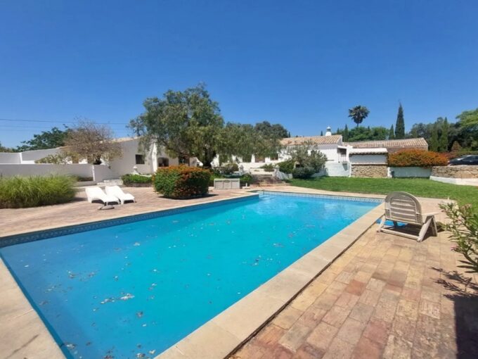 traditional 4 bed villa for sale in Boliqueime