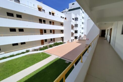 2 bed apartment for sale in Quarteira, Algarve 1
