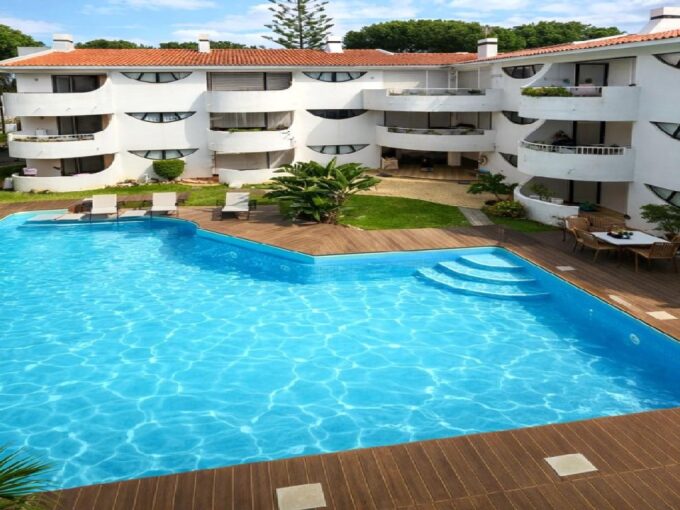 2 bed apartment for sale in Vilamoura, Algarve 1