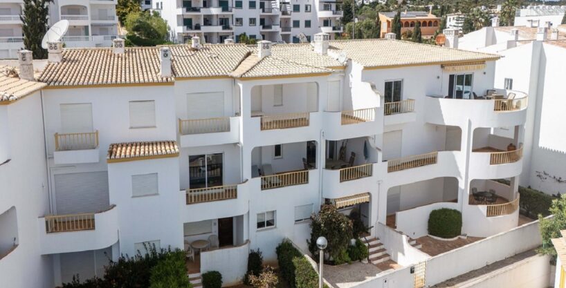 2 bed apartment with a sea view in Praia da Luz 1