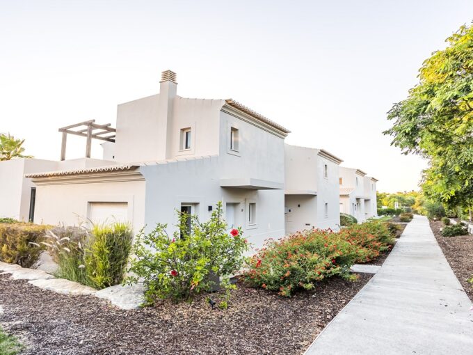 2 bed townhouse for sale in Carvoeiro, Algarve 1