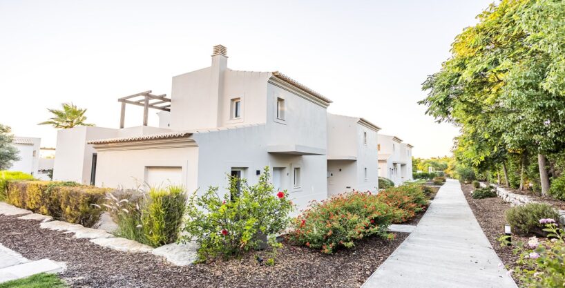 2 bed townhouse for sale in Carvoeiro, Algarve 1