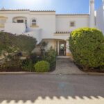 2 bed townhouse in Vila Golfemar, Carvoeiro, Algarve 1