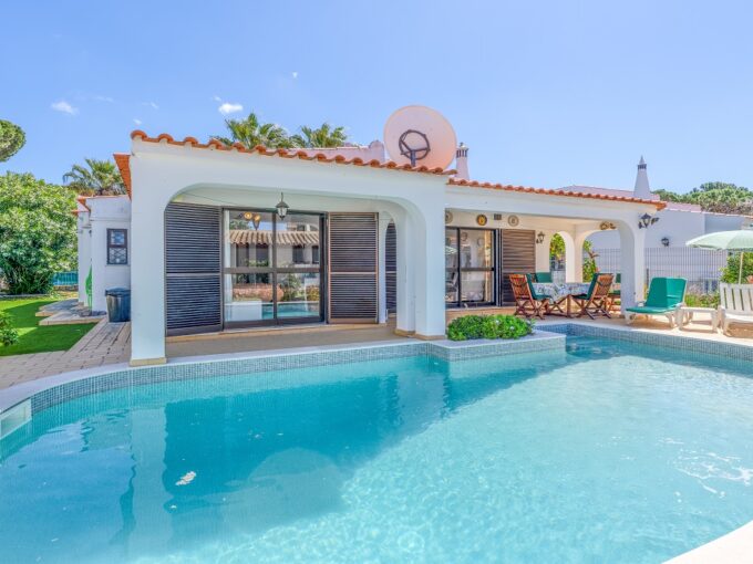 2 bed villa with pool near The Old Village, Vilamoura 1