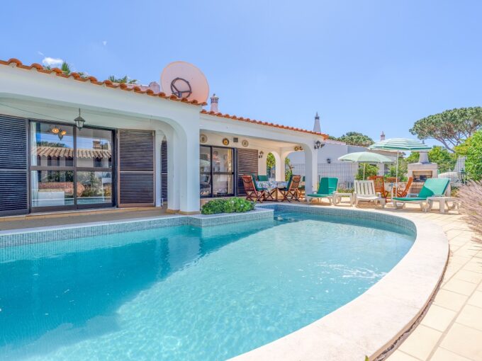 2 bed villa with pool near The Old Village, Vilamoura 4