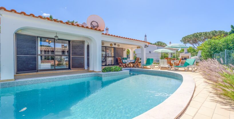 2 bed villa with pool near The Old Village, Vilamoura 4