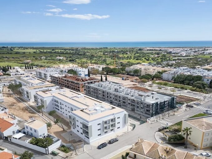 3 bed apartment for sale in Tavira, Algarve 1