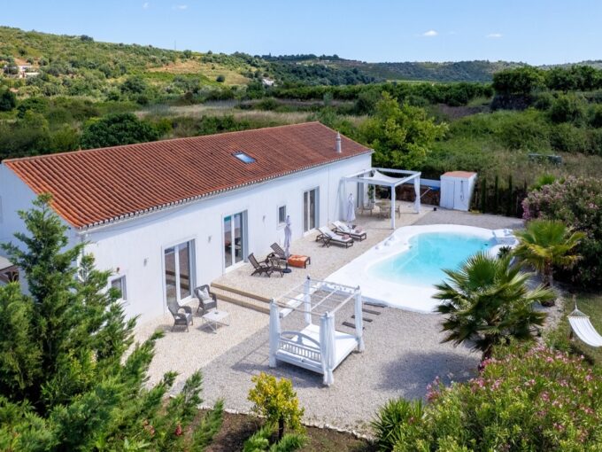 3 bed farmhouse with 1.6 hectares of land in Silves, Algarve 1