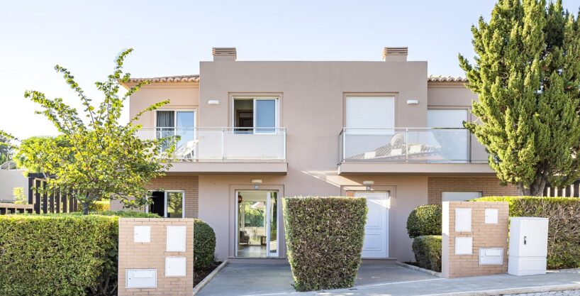 3 bed townhouse for sale in Carvoeiro, Algarve 1