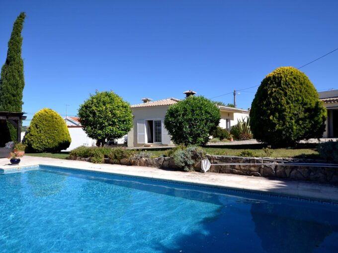 3 bedroom villa with pool in Loule, Algarve 1