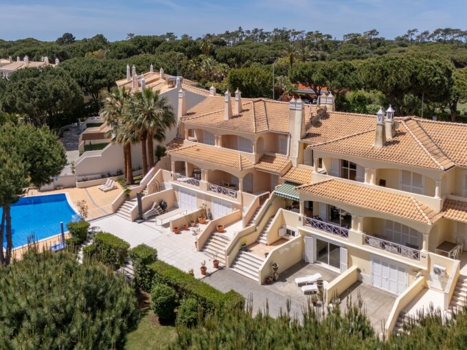 4 bed 4 bath townhouse for sale in Vilamoura, Algarve 1