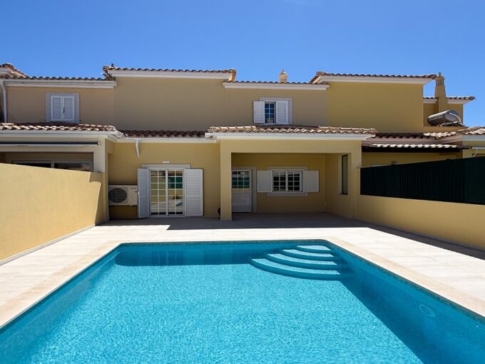 4 bed house with pool in Almancil, Algarve 1
