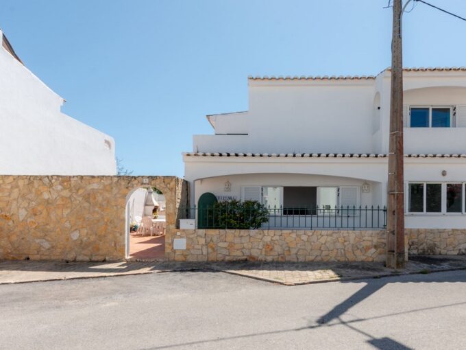 4 bed villa with plunge pool in Luz, West Algarve 1