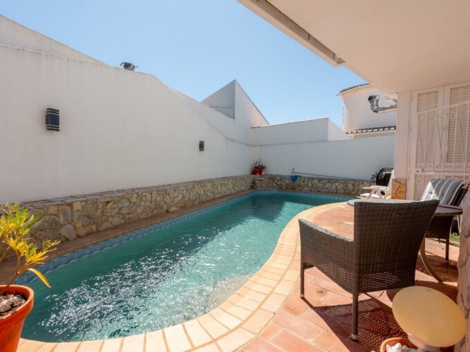 4 bed villa with plunge pool in Luz, West Algarve 2