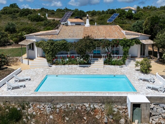 5 bed villa with land for sale In Burgau, Algarve 1