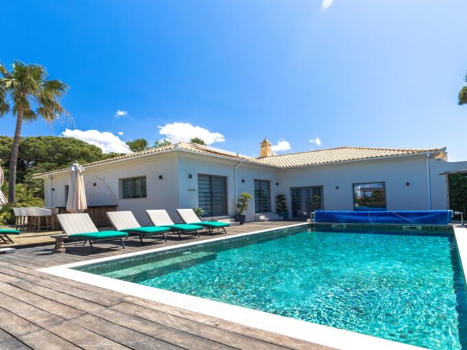 6 bedroom villa with pool in Almancil 1