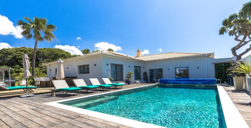 6 bedroom villa with pool in Almancil 1