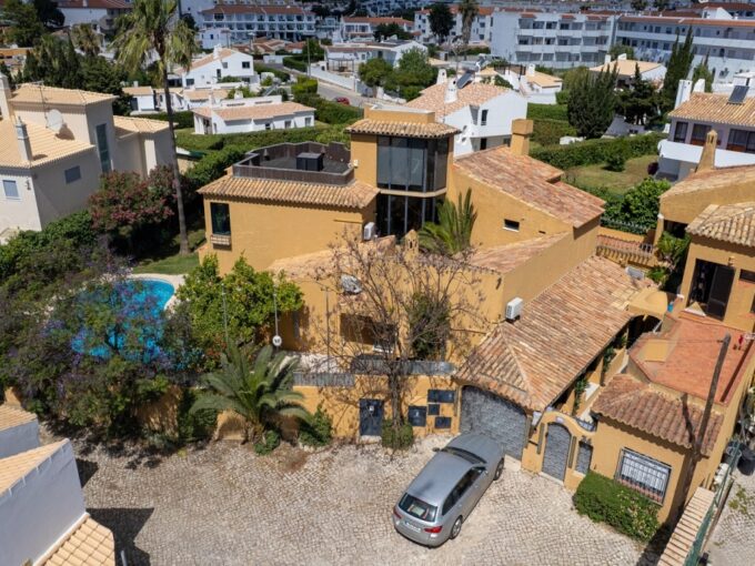 8 bed villa near Praia da Oura, Albufeira, Algarve 5
