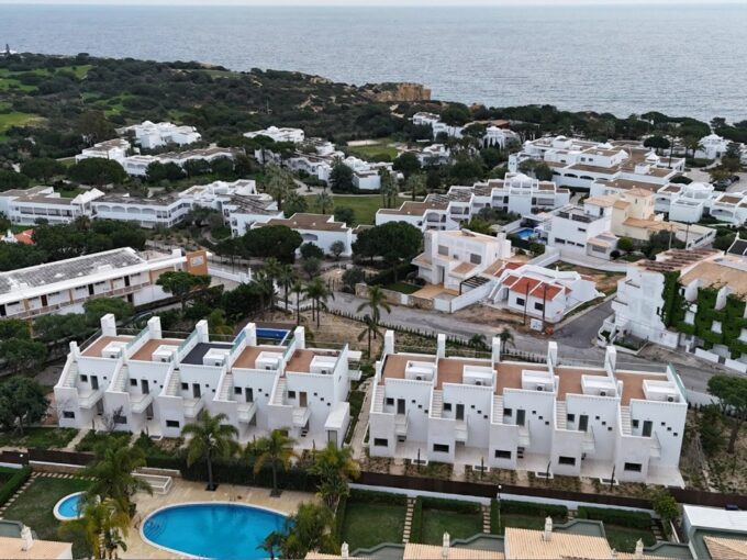 Brand new 2 bed townhouse in Olhos de Agua, Algarve 1