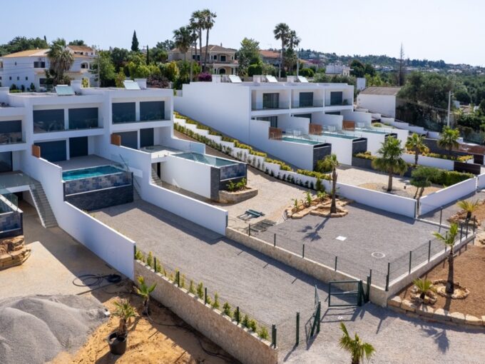 Brand new houses in Almancil 2