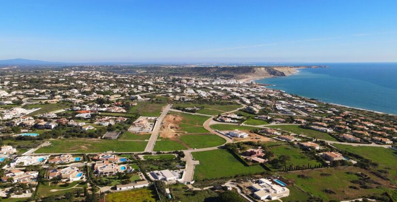 Building land in Praia da Luz, West Algarve with sea views 1