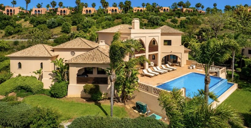 Frontline 5 bed villa in Amendoeira Golf Resort in central Algarve 1
