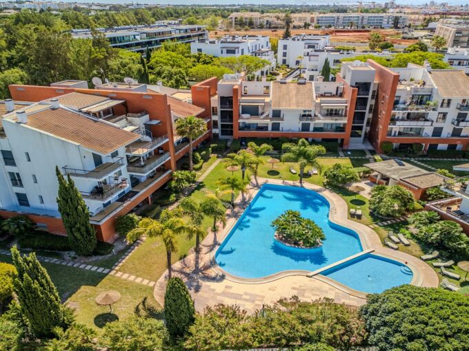 Golf view 2 bed apartment for sale in Vilamoura, Algarve 1