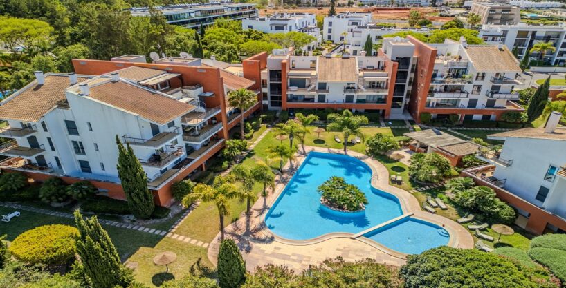 Golf view 2 bed apartment for sale in Vilamoura, Algarve 1
