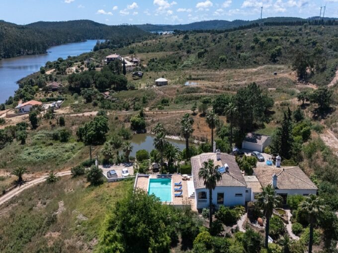 Lakeside 3 bed villa with land plus ruin in Monchique, Algarve 6
