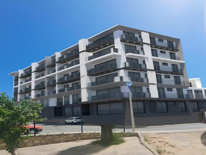 Land to build 46 apartments in Quarteira, Algarve 1