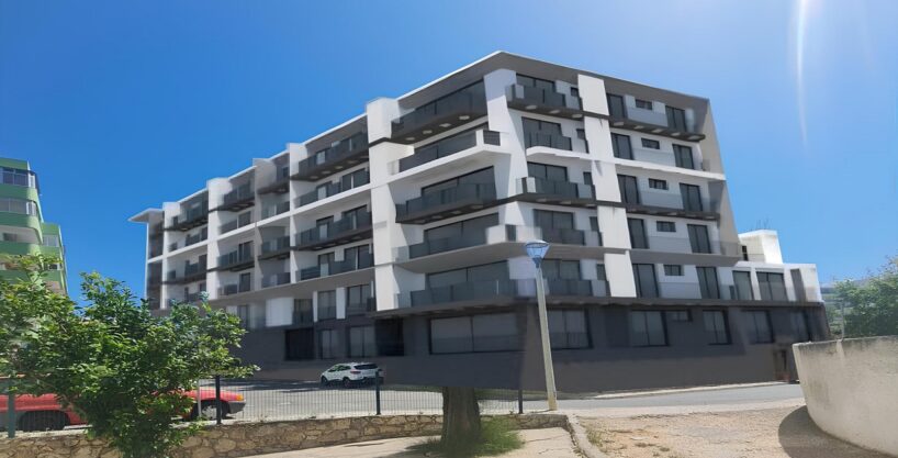 Land to build 46 apartments in Quarteira, Algarve 1