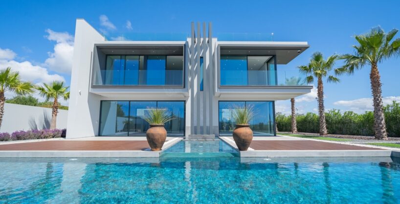 Luxury sea view villa for sale in Porto do Mos, Lagos 3