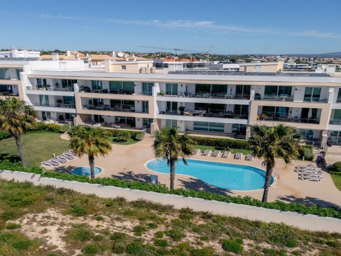 Ocean view 3 bedroom apartment for sale in Lagos, Algarve 1