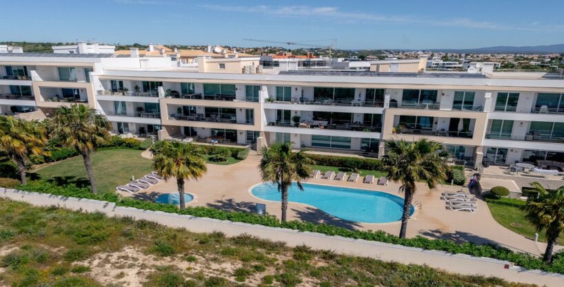 Ocean view 3 bedroom apartment for sale in Lagos, Algarve 1