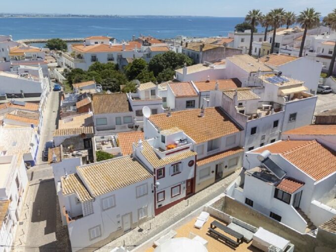 Renovated 1 bed townhouse in Lagos centre, Algarve 1