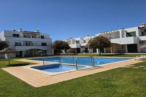 Renovated ground floor apartment in Vilamoura, Algarve 1