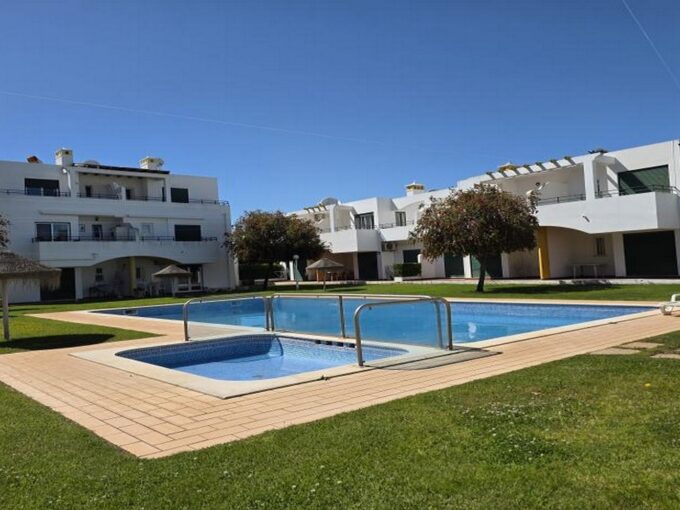 Renovated ground floor apartment in Vilamoura, Algarve 1