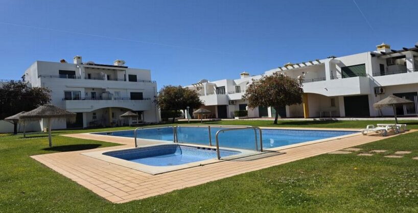 Renovated ground floor apartment in Vilamoura, Algarve 1