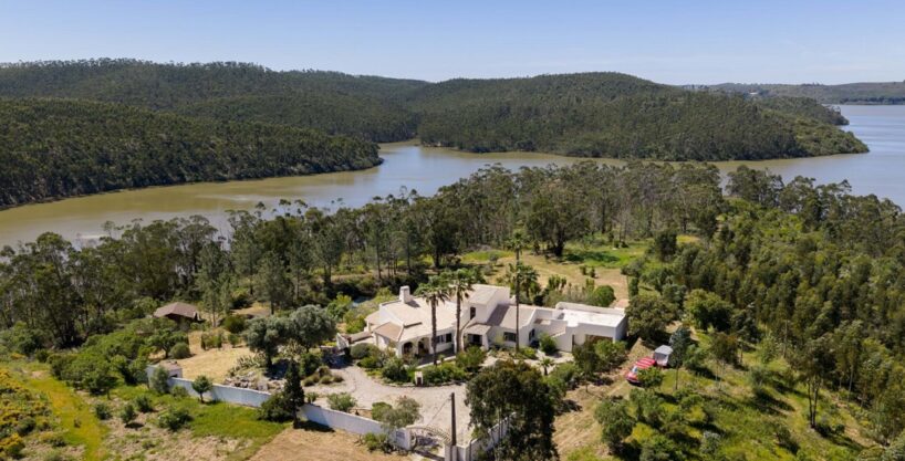 Riverfront 4 bed villa with land in Monchique, Algarve 1