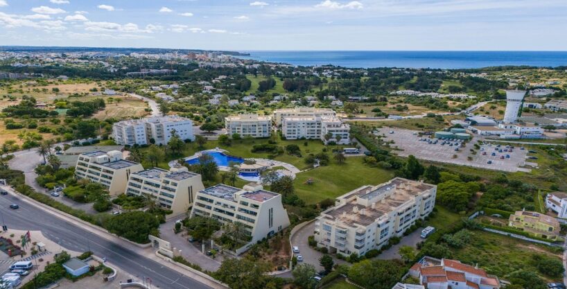 Sea view 1 bed apartment for sale in Alvor, Algarve 1