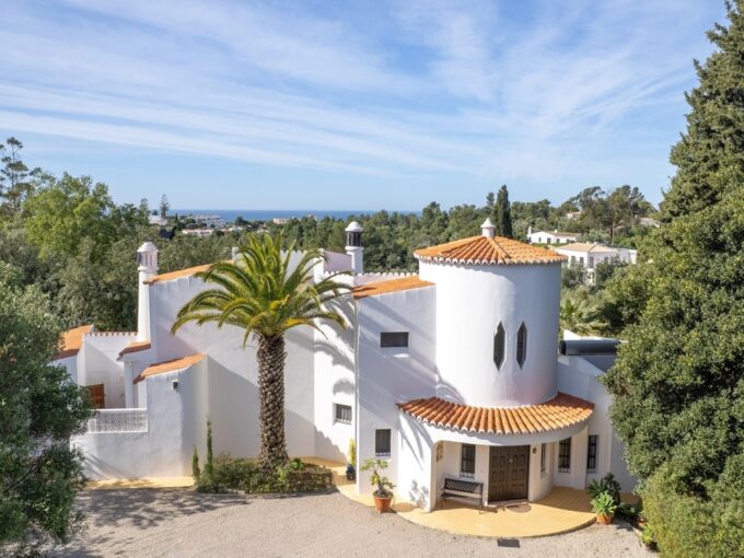 Sea view 4 bed villa for sale in Carvoeiro, Algarve 8