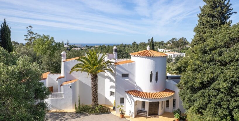 Sea view 4 bed villa for sale in Carvoeiro, Algarve 8