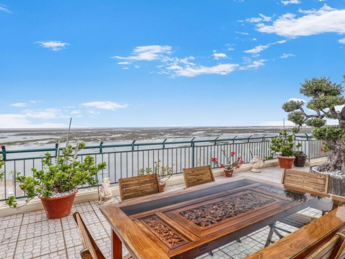 Sera front 7 bed penthouse with stunning views in Faro, Algarve 1
