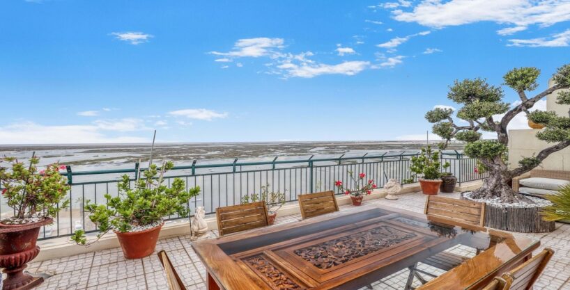 Sera front 7 bed penthouse with stunning views in Faro, Algarve 1