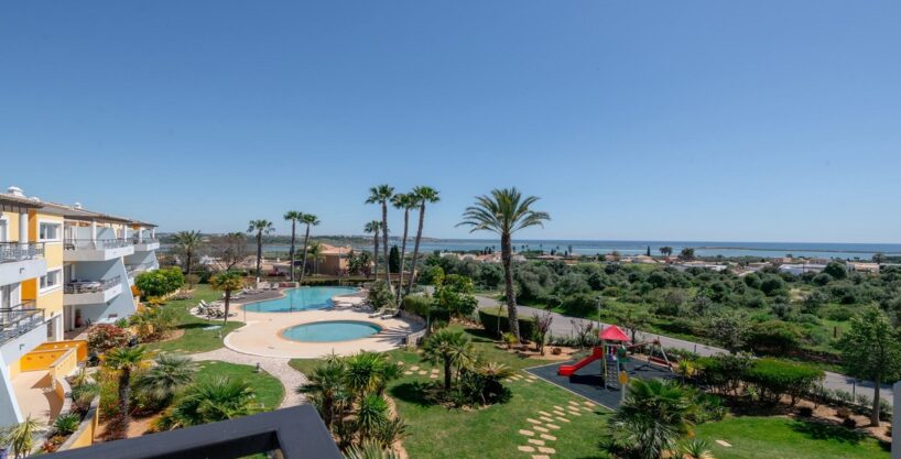 Top floor 1 bed apartment with sea views in Lagos, West Algarve 1
