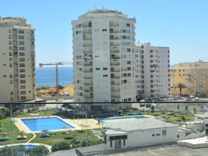 Top floor 4 bed new apartment in Armacao de Pera, Algarve 1