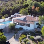 Traditional villa for sale in Quinta das Raposeiras, Santa Barbara de Nexe 1