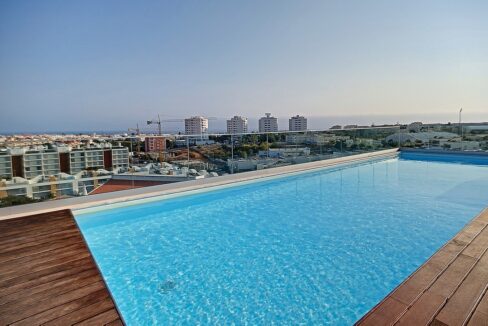 1 bed apartment with rooftop swimming pool in Albufeira, Algarve 1