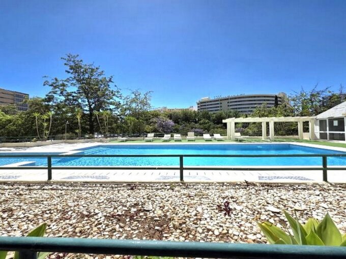 2 bed apartment near Vilamoura marina, Algarve 5