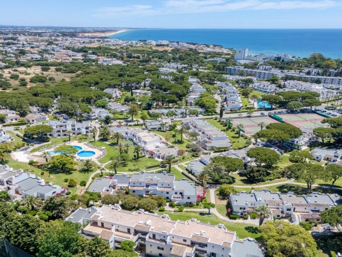 2 bed apartment on Balaia Golf Village, Olhos de Agua, Algarve 1